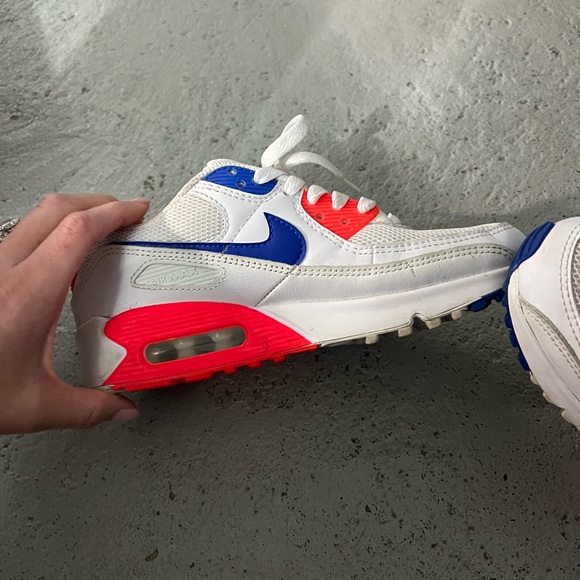 Nike Air Max White and Pink Sneakers - Picture 7 of 8